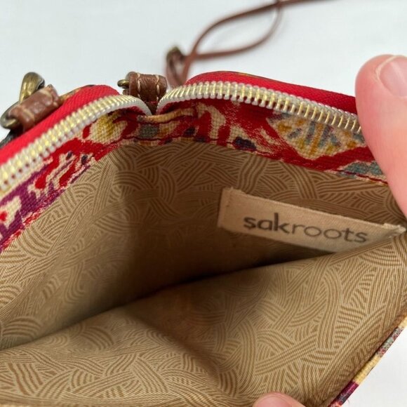 Sakroots Crossbody Phone Wallet  Red Aztec Print Shoulder Strap Brown Trim - Picture 8 of 12